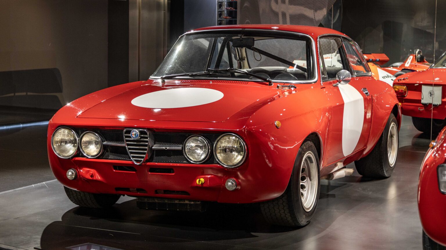 Alfa-Romeo-1750-GTAm-in-Milan