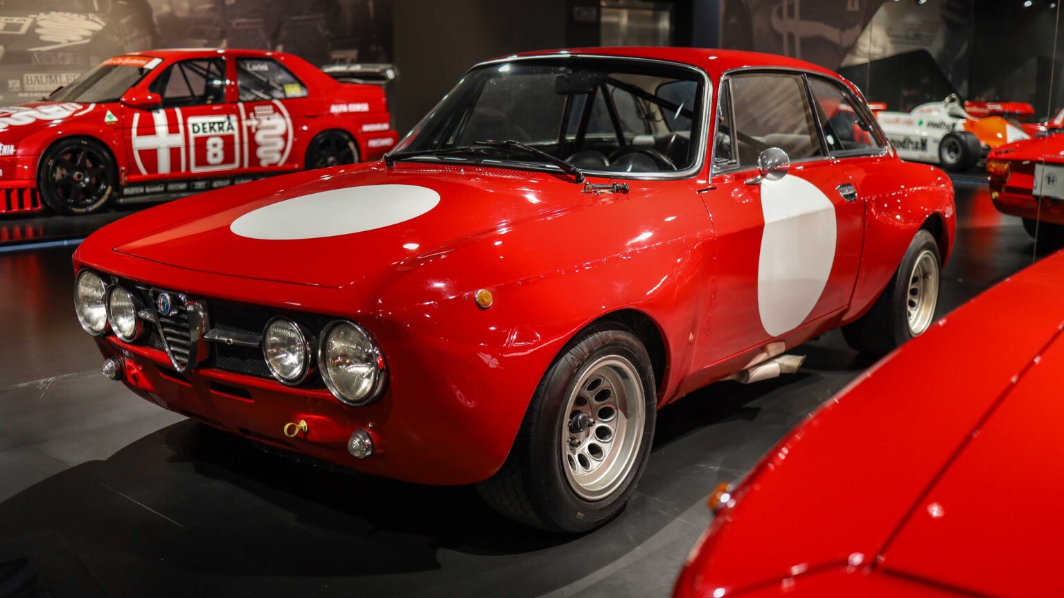 Alfa-Romeo-1750-GTAm-side