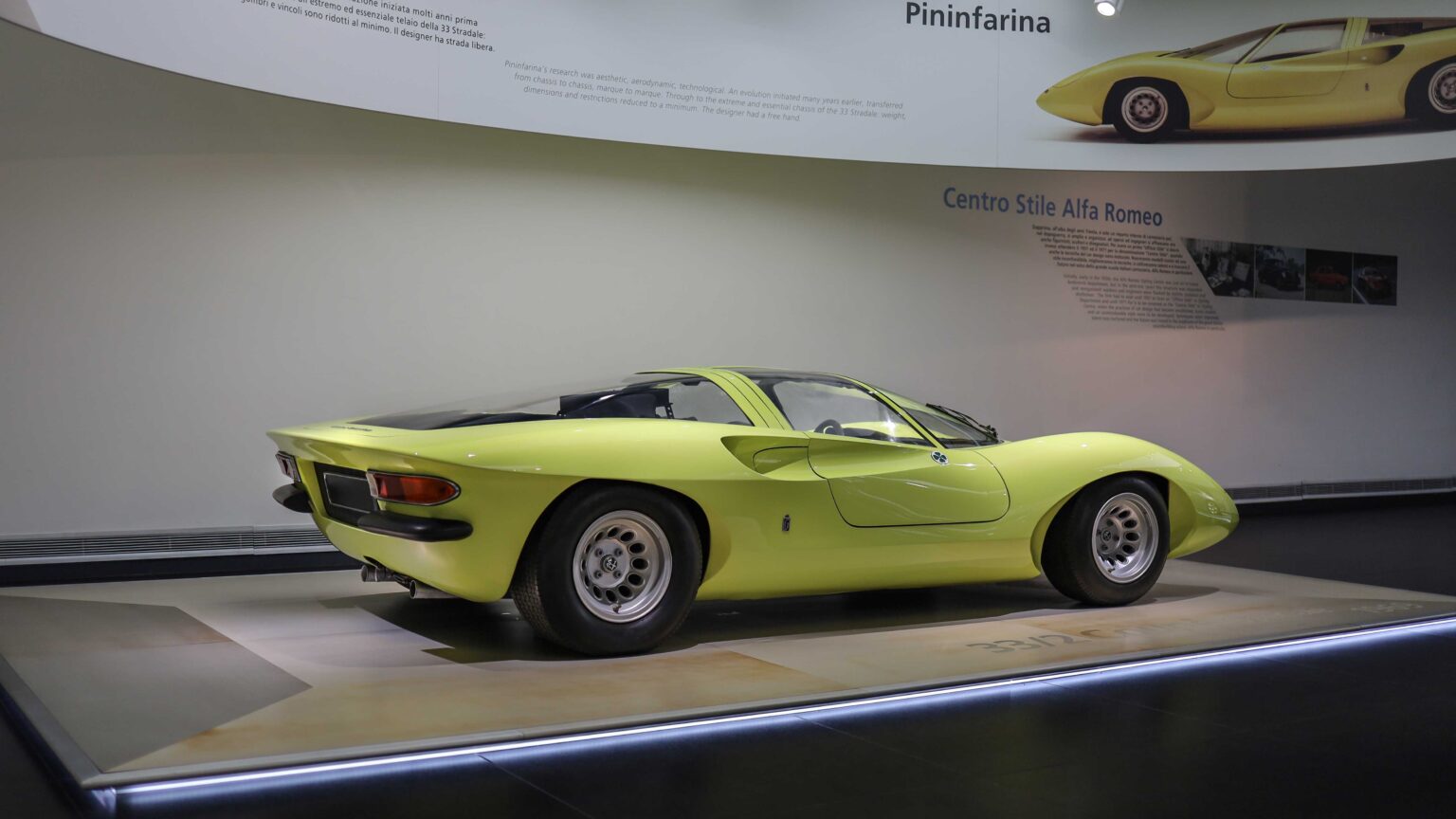 Alfa-Romeo-33-2-Coupe-Speciale-1969-in-Milano