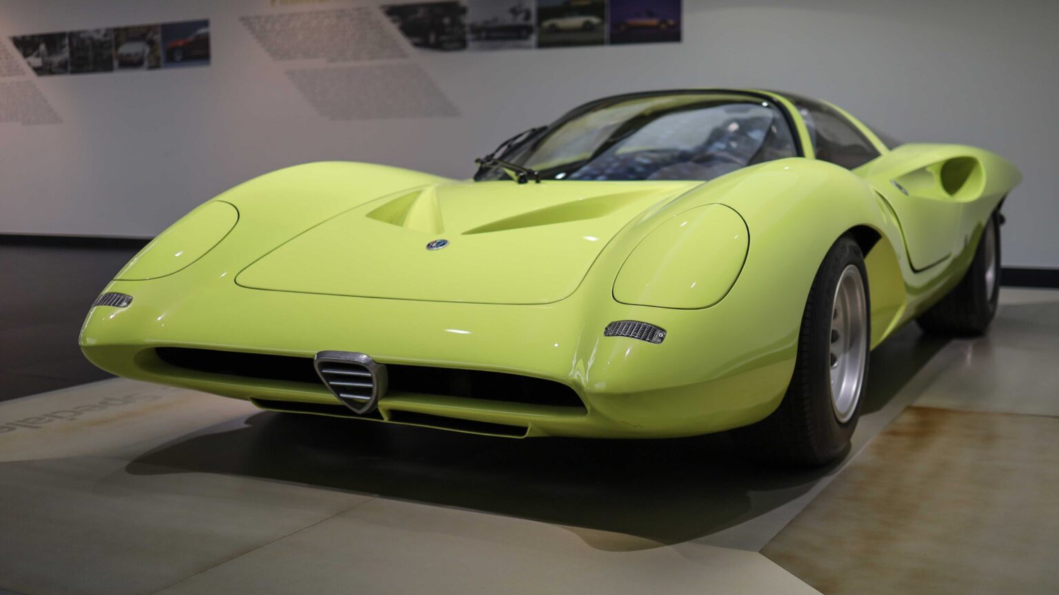 Alfa-Romeo-33-2-Coupe-Speciale-corner