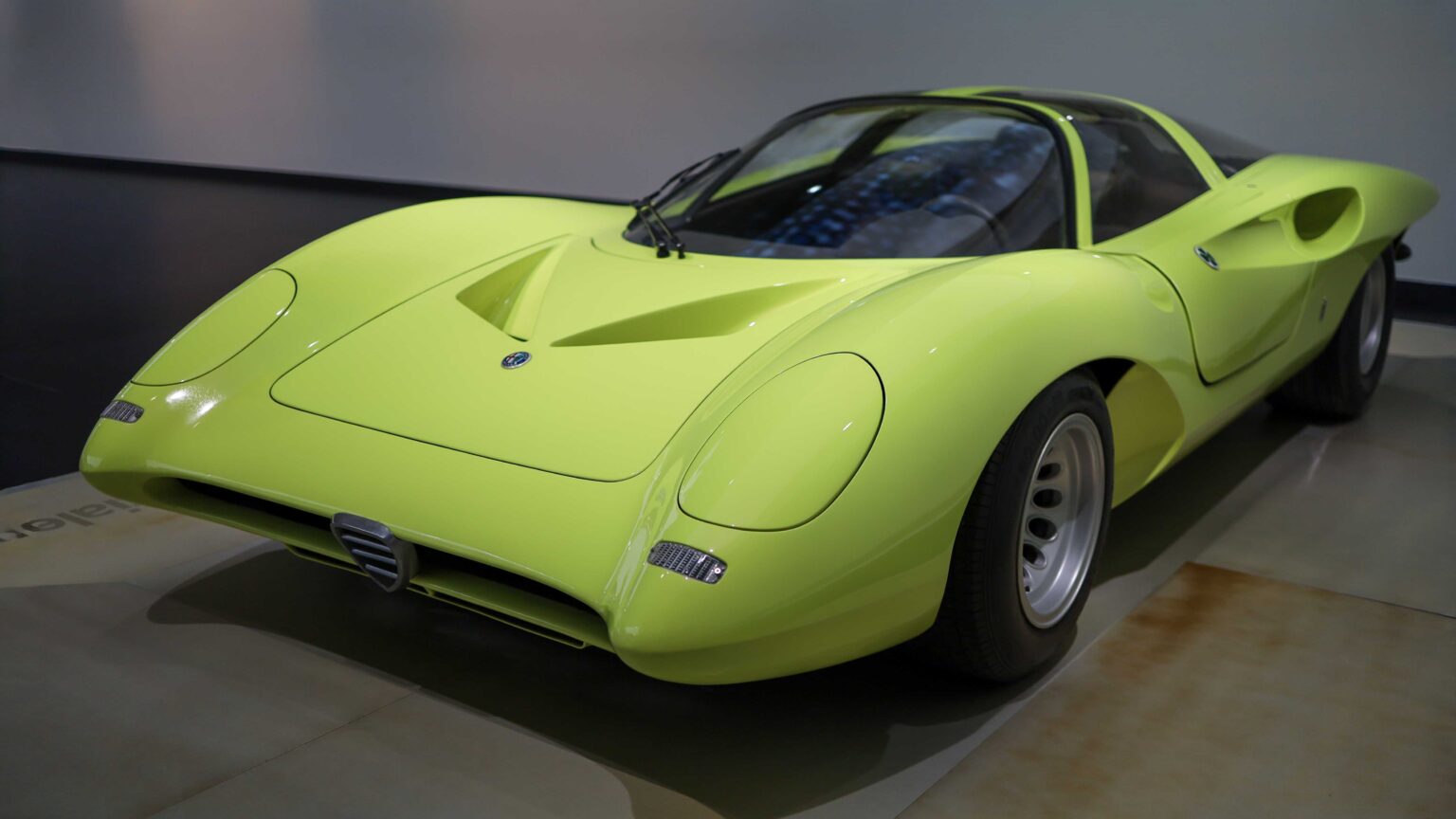 Alfa-Romeo-33-2-Coupe-Speciale-yellow