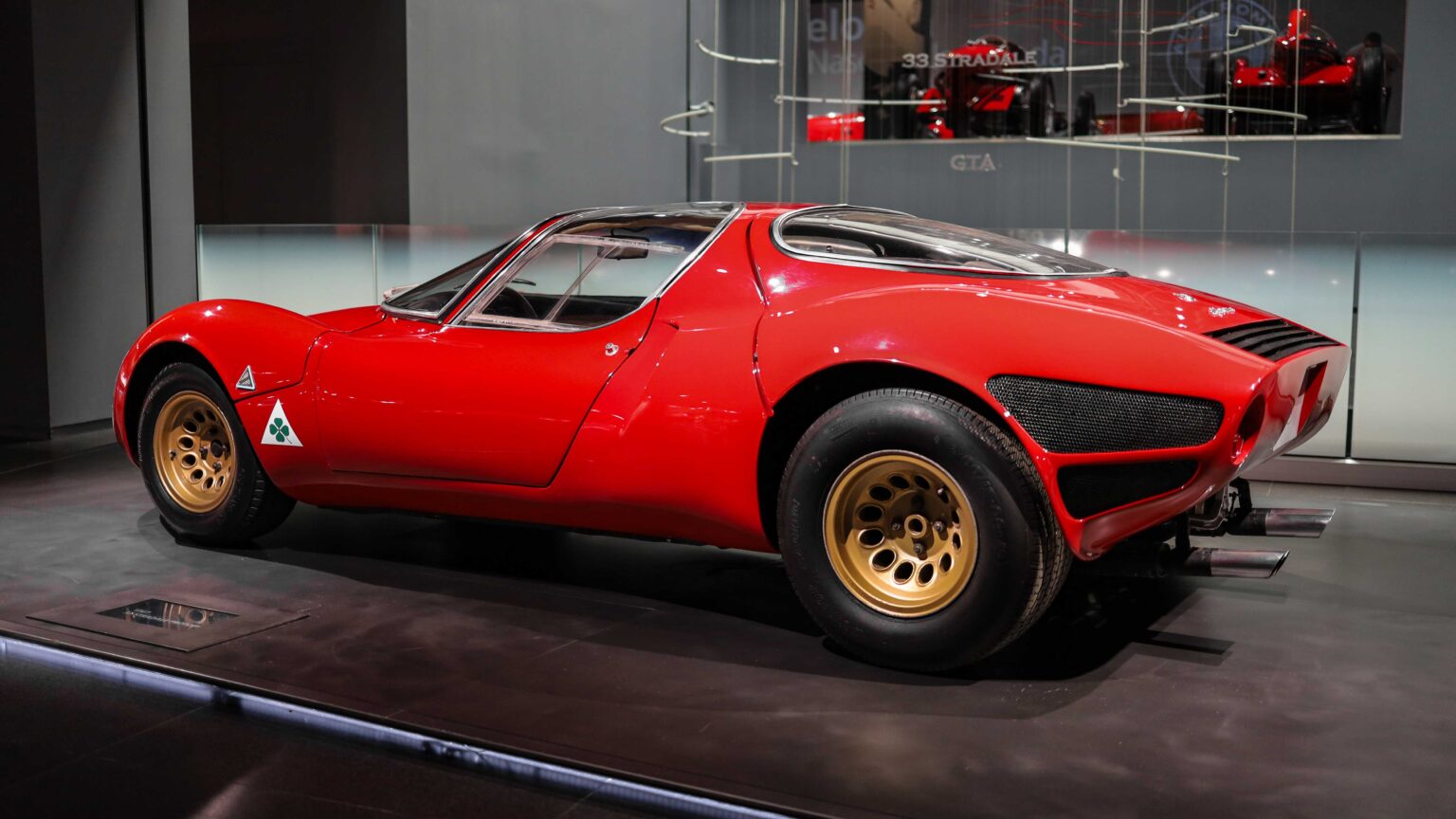 Alfa-Romeo-33-Stradale-1967