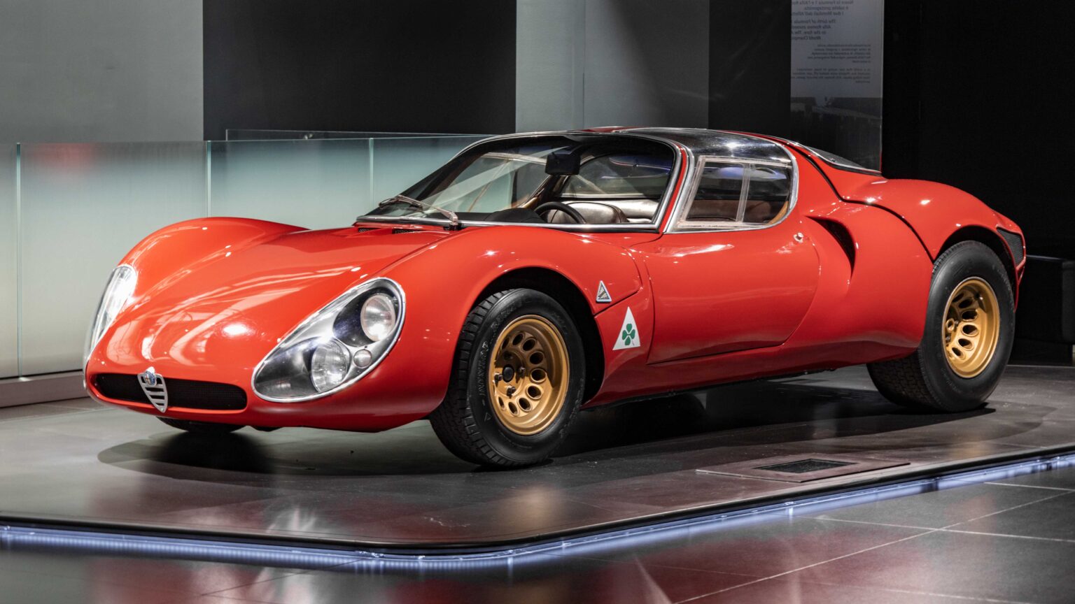 Alfa-Romeo-33-Stradale-1967-red