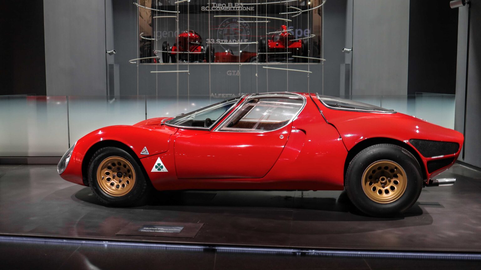 Alfa-Romeo-33-Stradale-prototypo-in-Milan