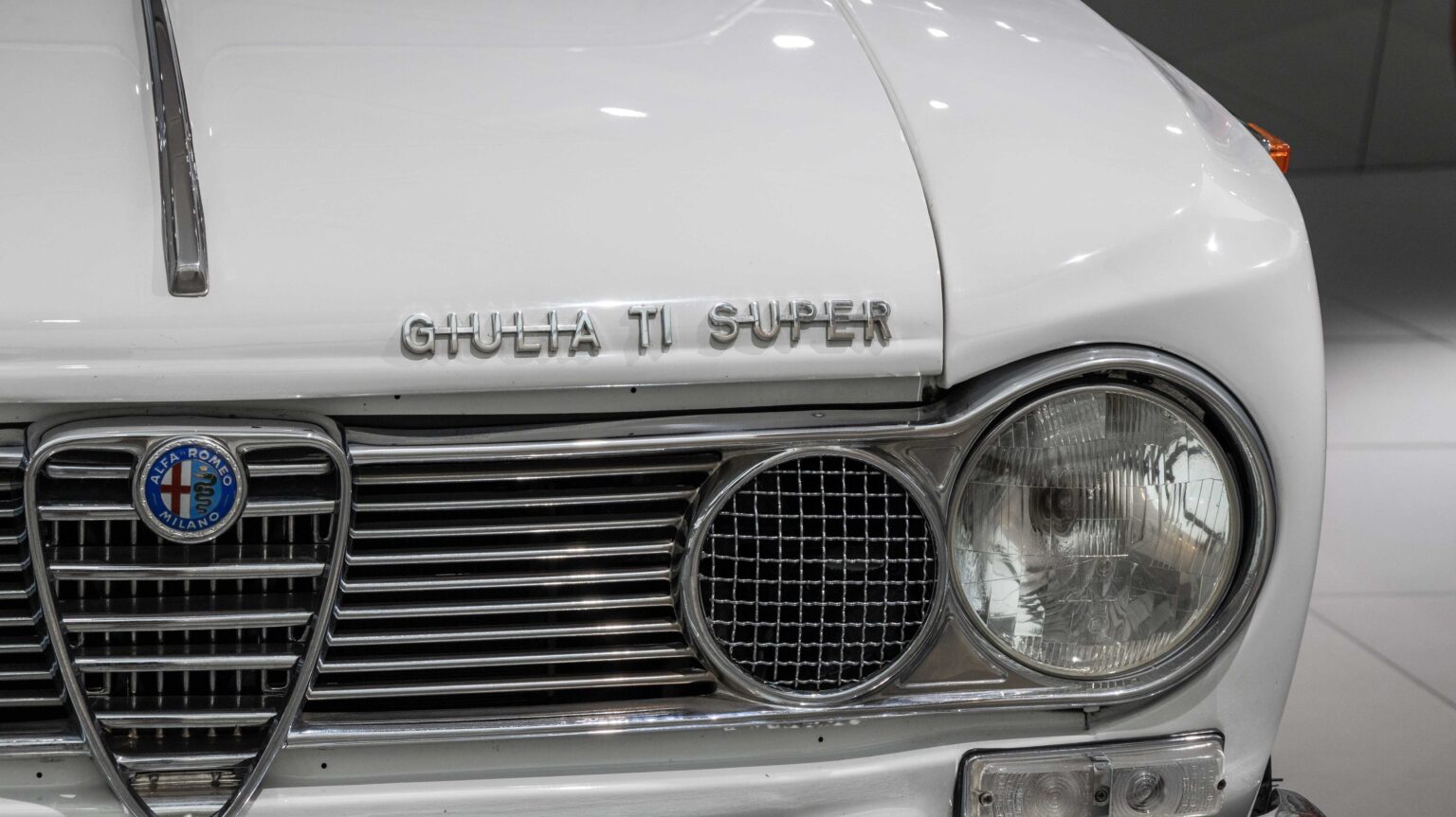 Alfa-Romeo-Giulia-TI-Super-1963-detail