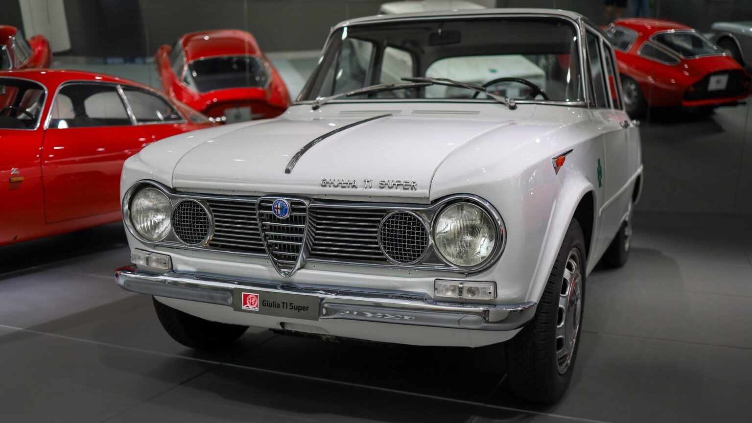 Alfa-Romeo-Giulia-TI-Super-sedan