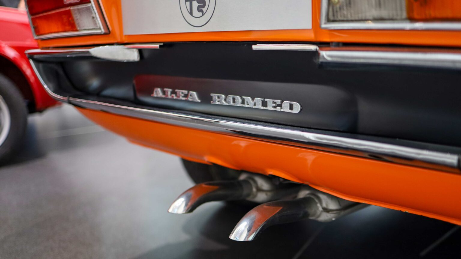 Alfa-Romeo-Montreal-exhaust-pipes