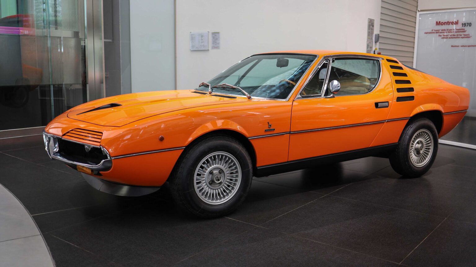 Alfa-Romeo-Montreal-orange
