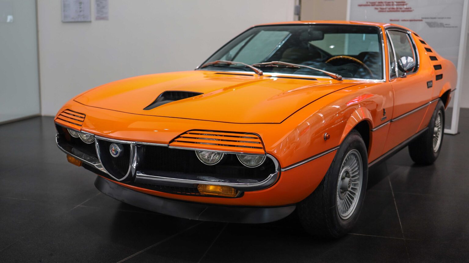 Alfa-Romeo-Montreal-orange-1970