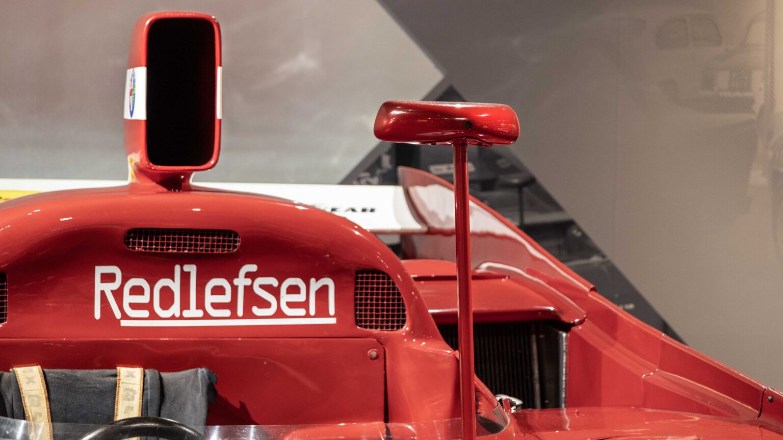 Alfa-Romeo-Tipo-33-TT-12-mirror