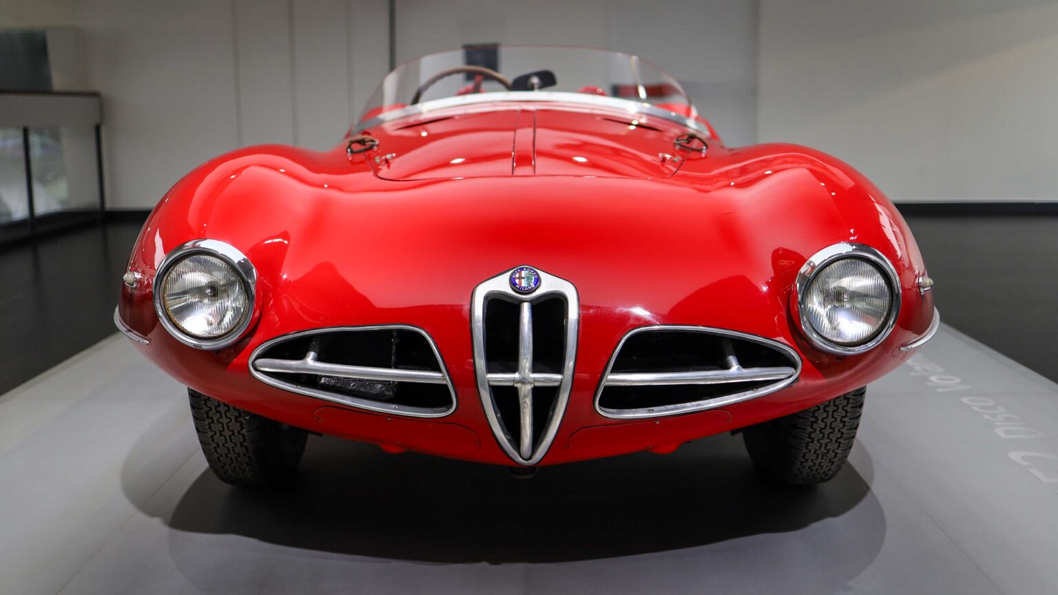 Alfa-Romeo1900-C52-Disco-Volante-head