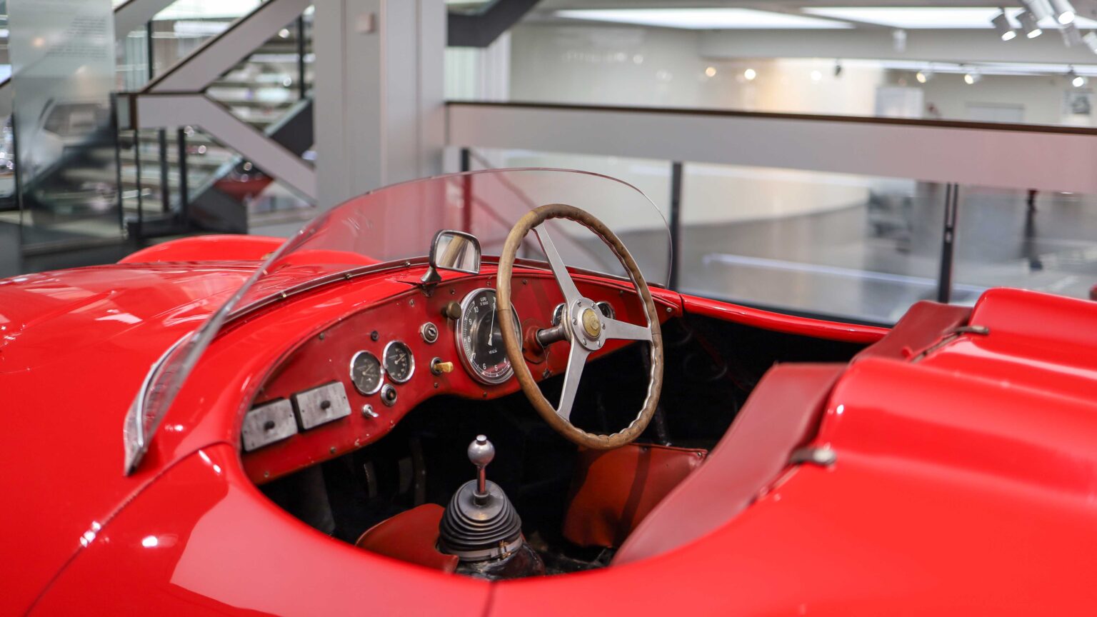 Alfa-Romeo1900-C52-Disco-Volante-interior