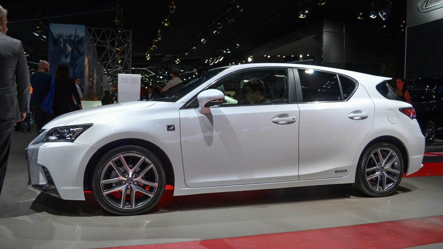 Lexus-CT-200h-white-F-Sport