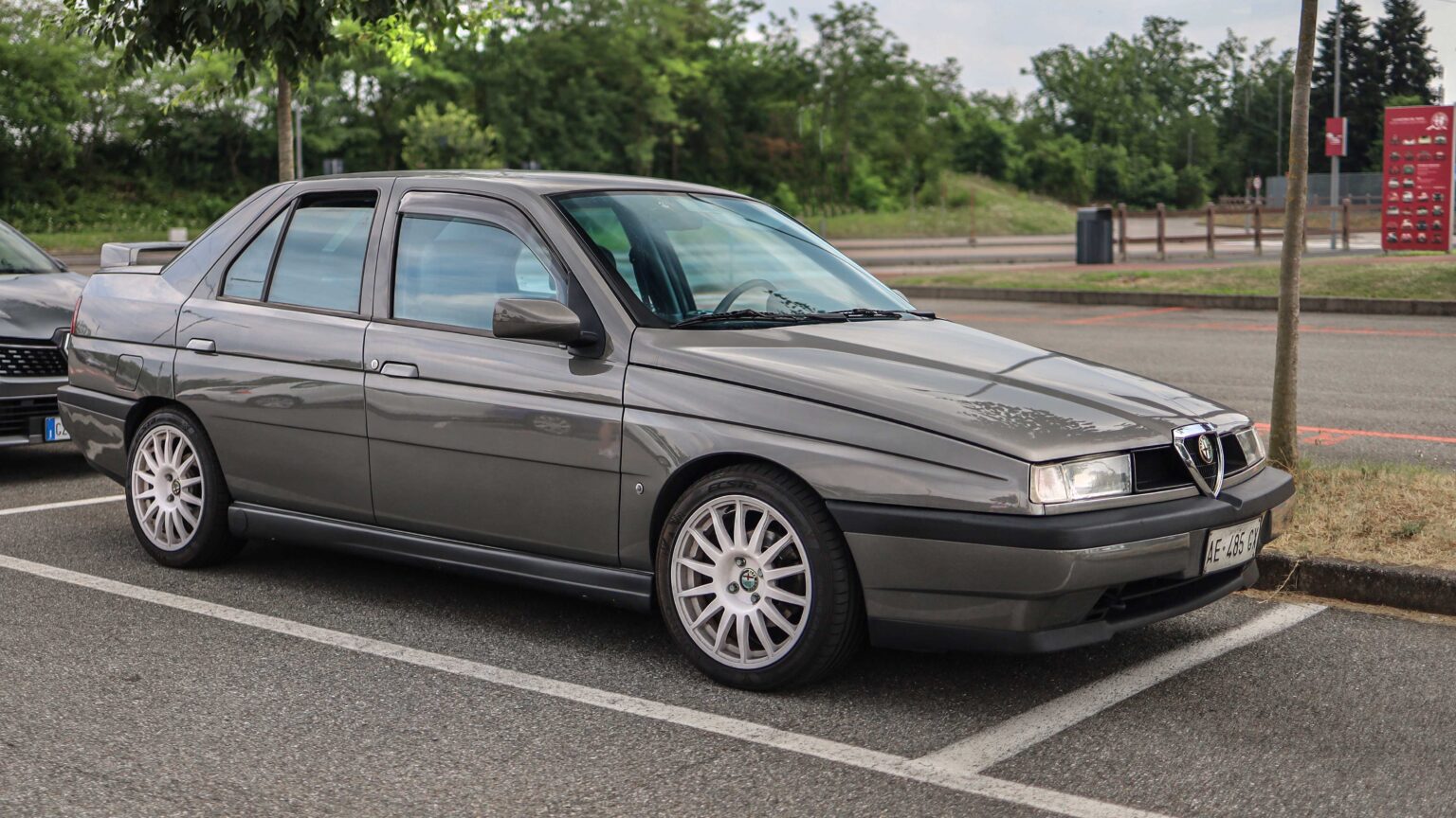 Alfa-Romeo-155-sedan