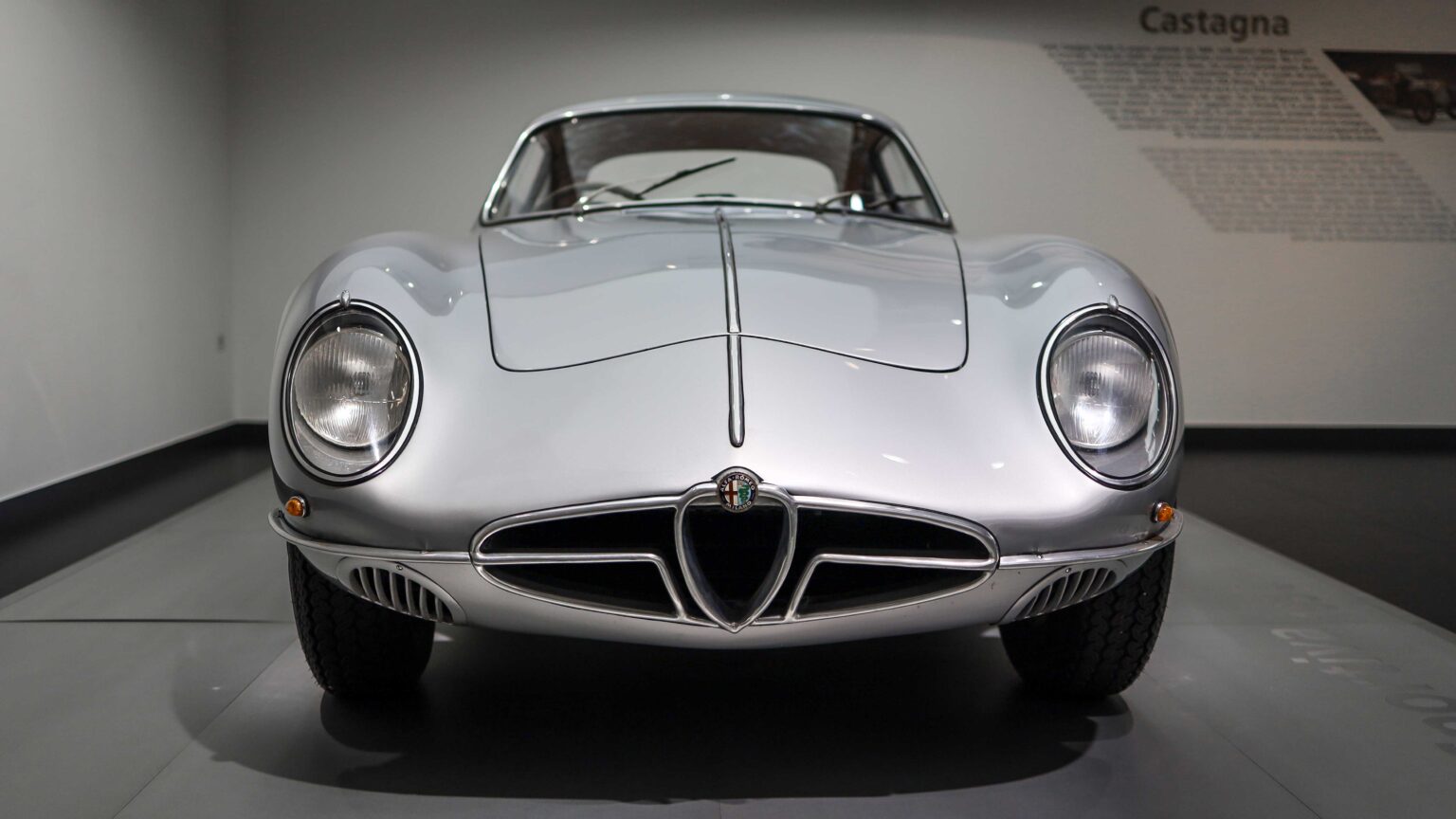 Alfa-Romeo-2000-Sportiva-front