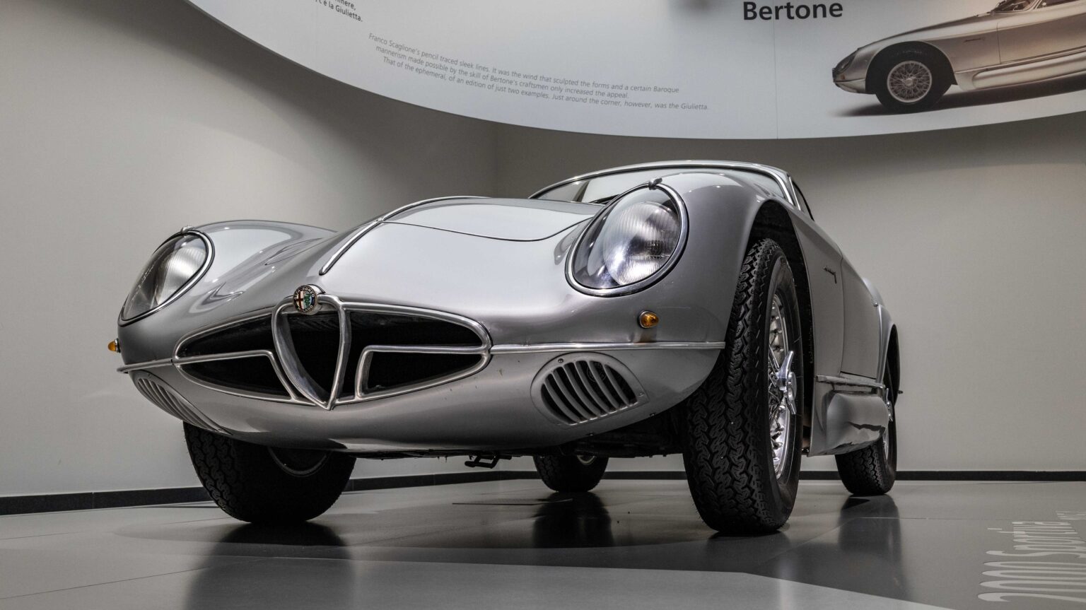 Alfa-Romeo-2000-Sportiva–front