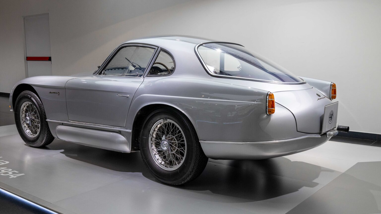 Alfa-Romeo-2000-Sportiva-side