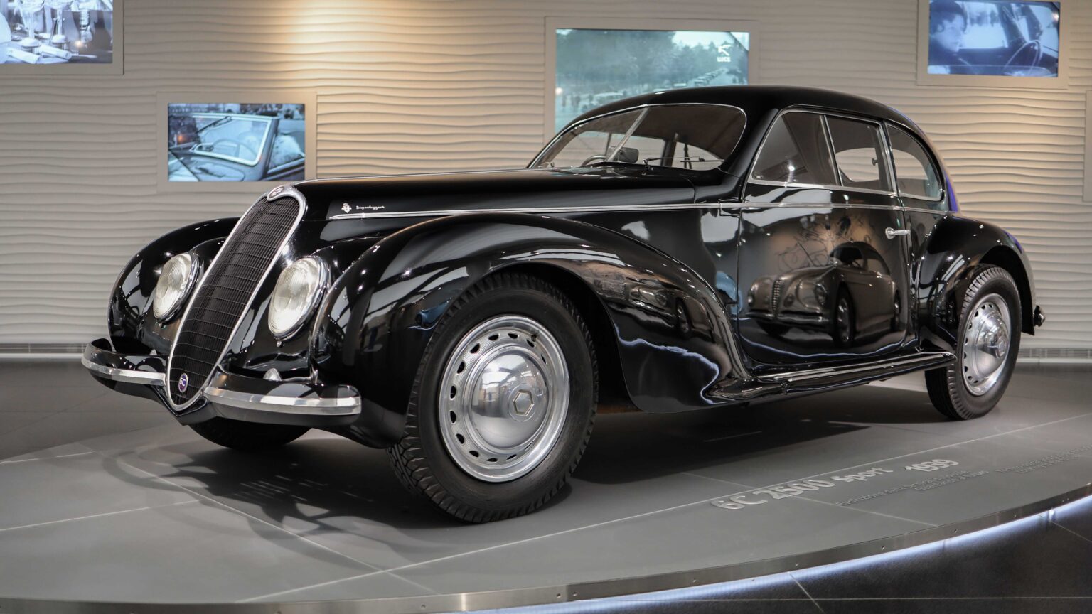 Alfa-Romeo-6C-2500-Sport-black