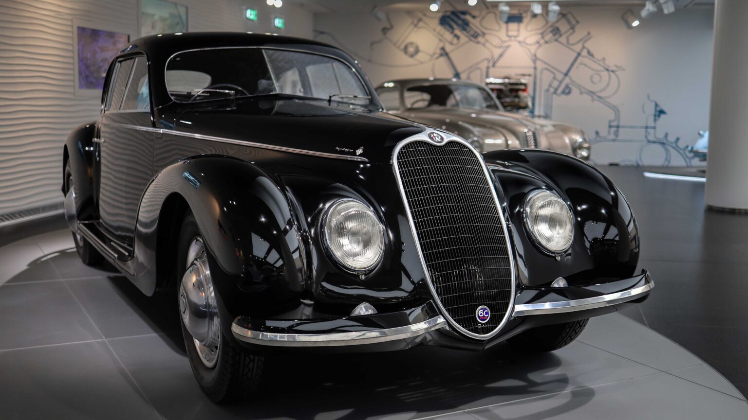 Alfa-Romeo-6C-2500-Sport-front-corner