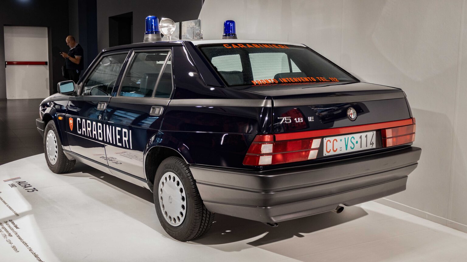 Alfa-Romeo-75-1992-Police
