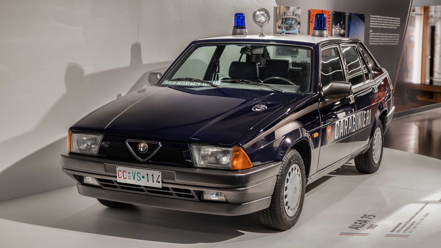 Alfa-Romeo-75-Carabinieri