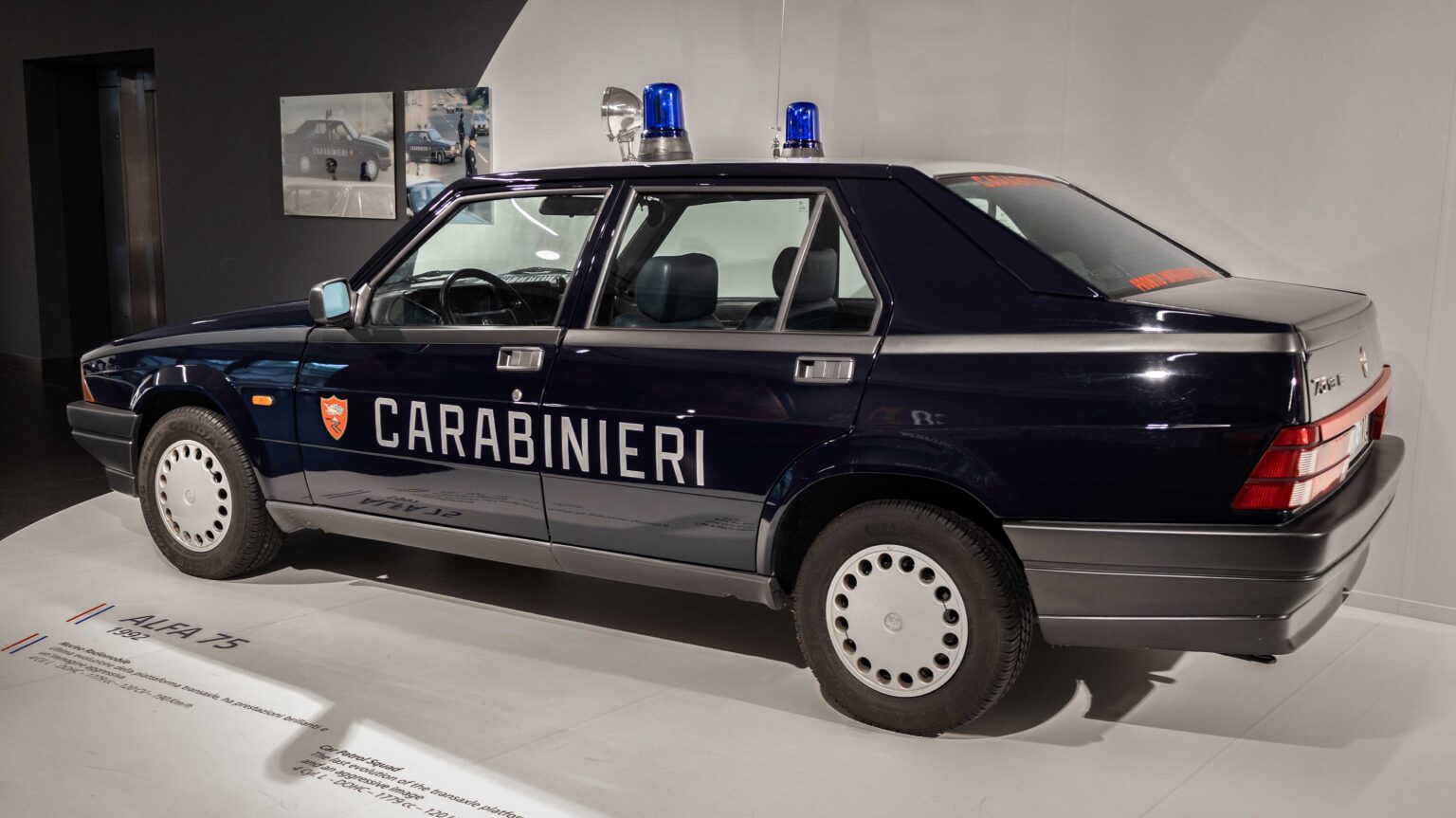 Alfa-Romeo-75-Police