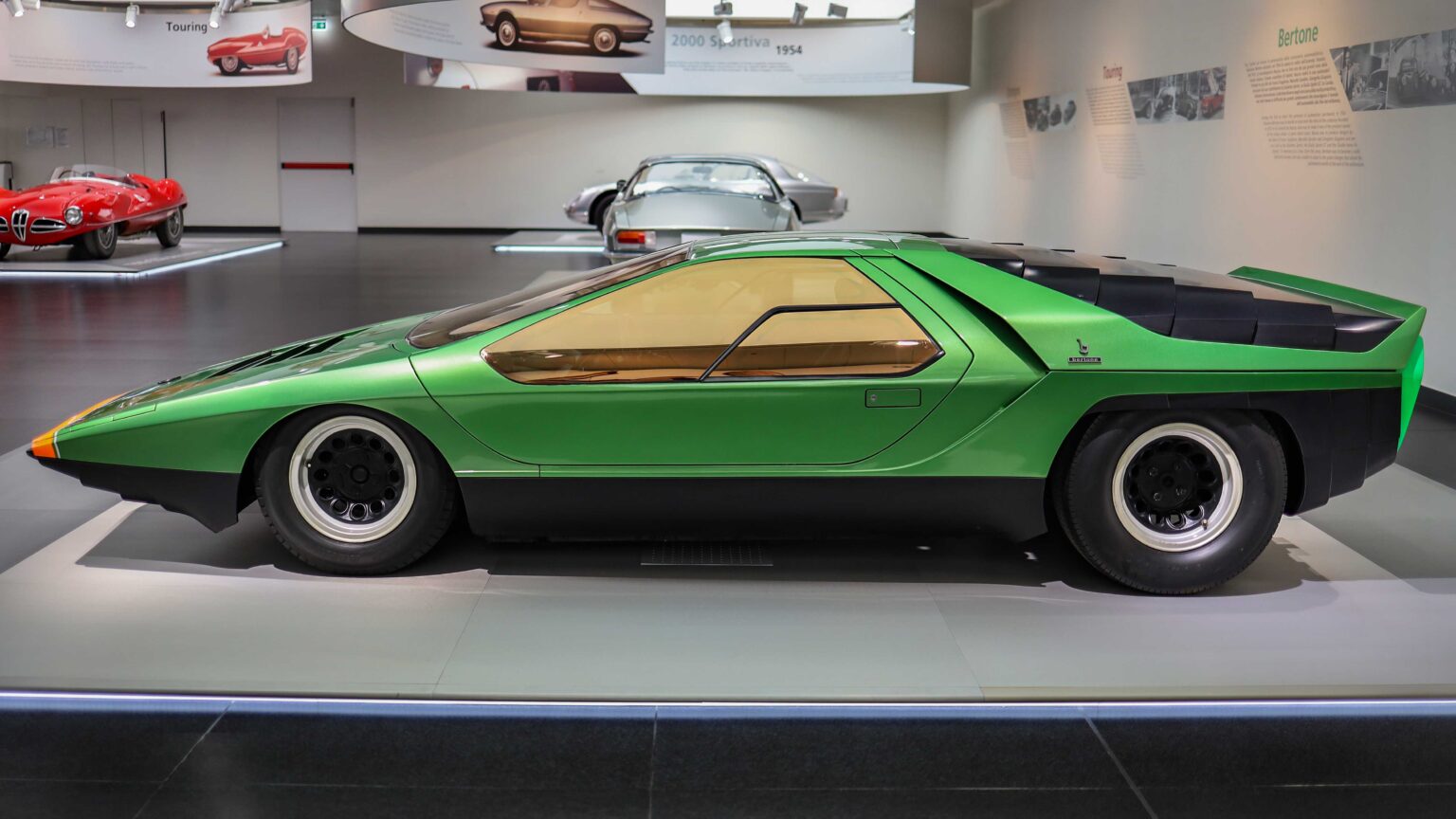Alfa-Romeo-Carabo-side