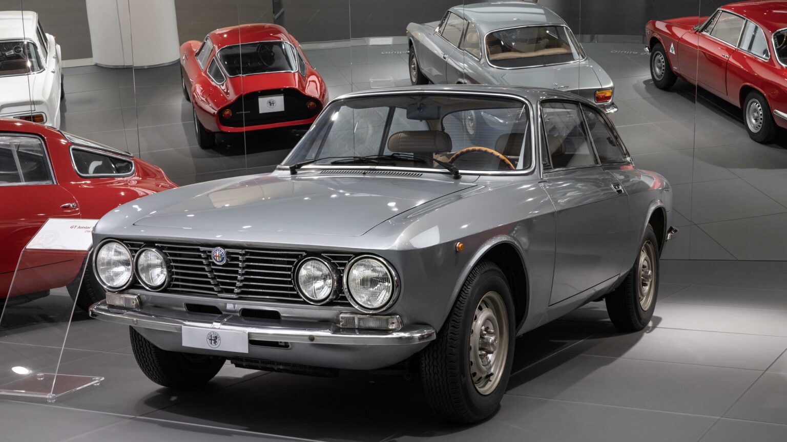 Alfa-Romeo-GT-Junior-1974-silver