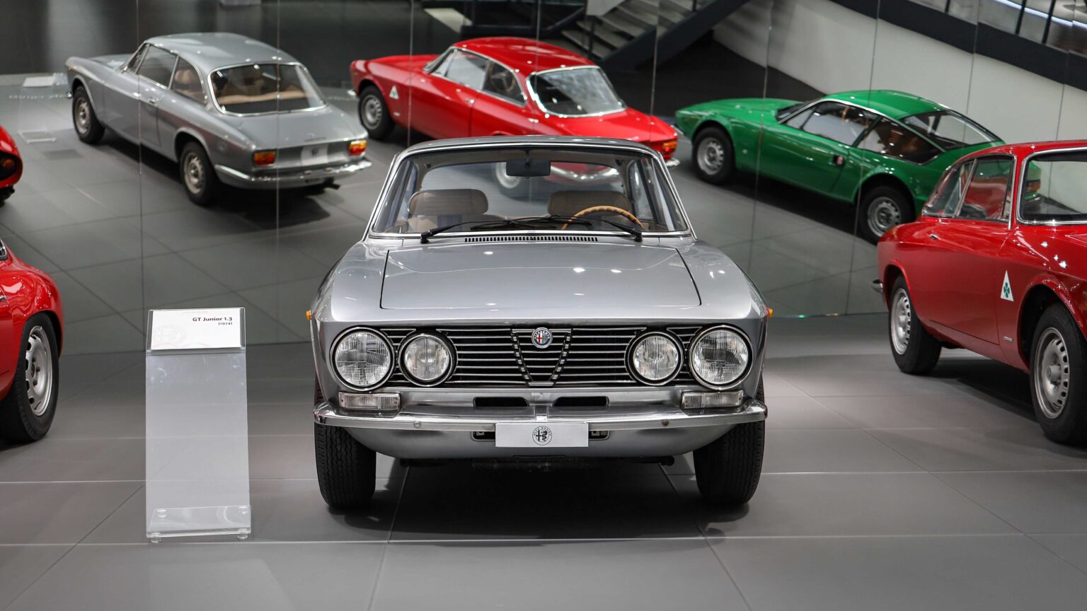 Alfa-Romeo-GT-Junior-front