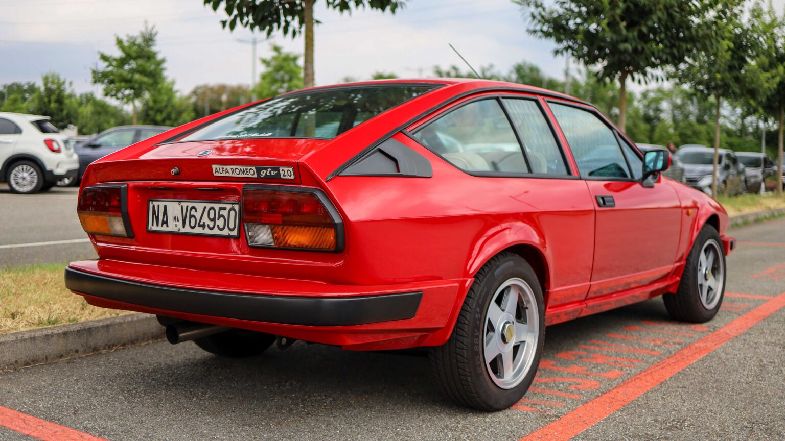 Alfa-Romeo-GTV-2,0