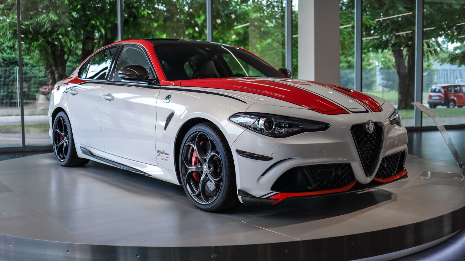 Alfa-Romeo-Giulia-Quadrifoglio-GTAm
