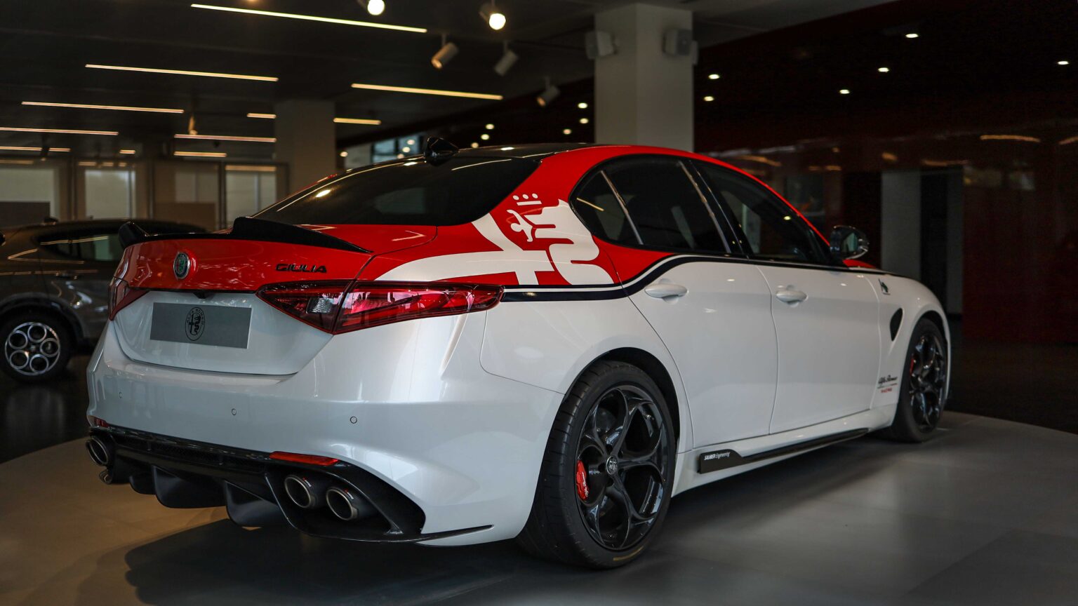 Alfa-Romeo-Giulia-Quadrifoglio-Racing