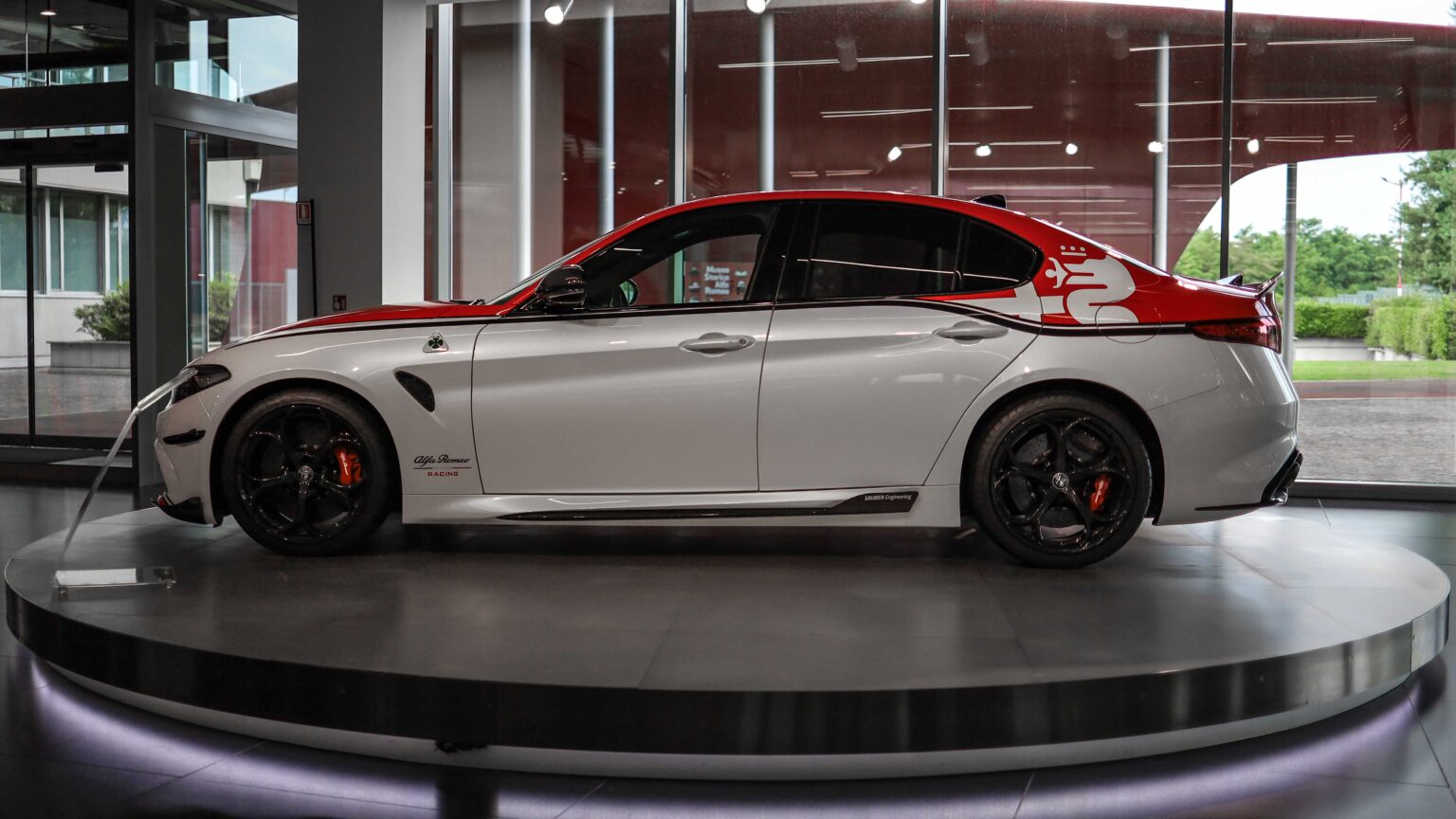 Alfa-Romeo-Giulia-Quadrifoglio-Racing-profilejpg