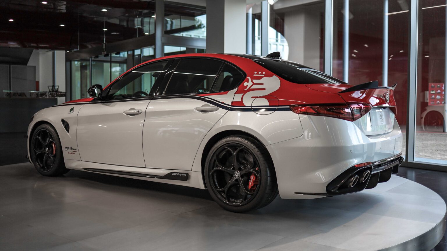Alfa-Romeo-Giulia-Quadrifoglio-Racing-rear