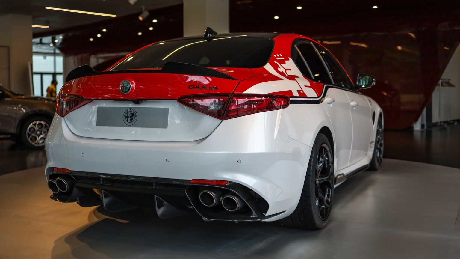 Alfa-Romeo-Giulia-Quadrifoglio-rear