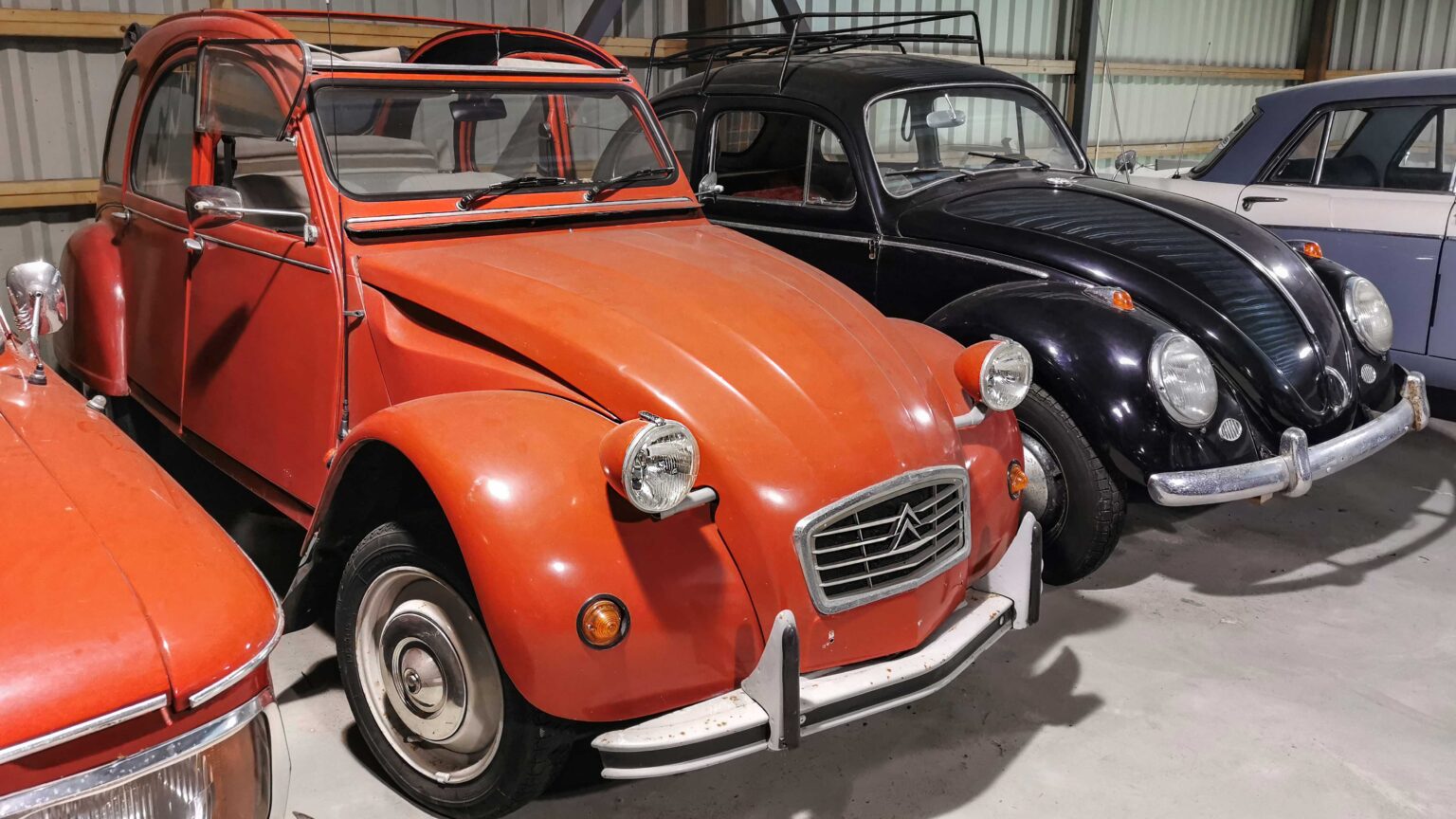 Citroen-2-CV-Special-in-storage