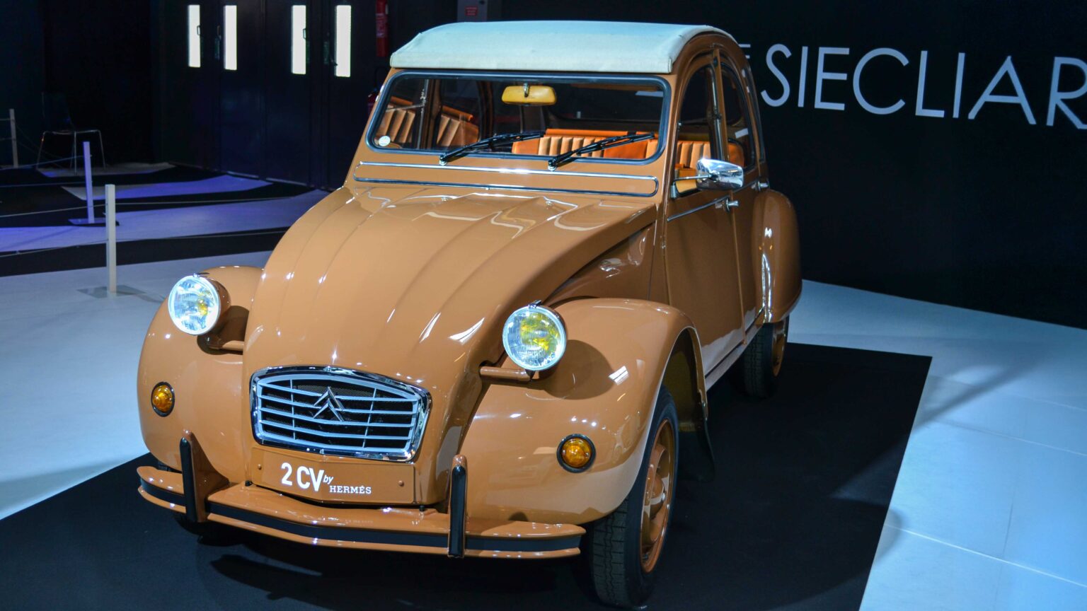 Citroen-2-CV-by-Hermes