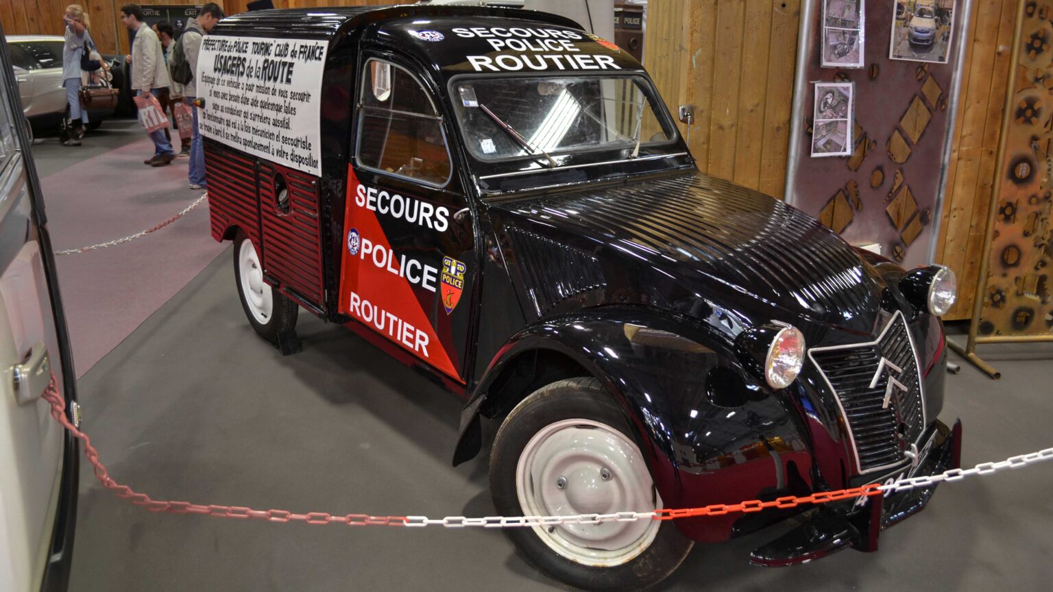 Citroen-2CV-Van-Police