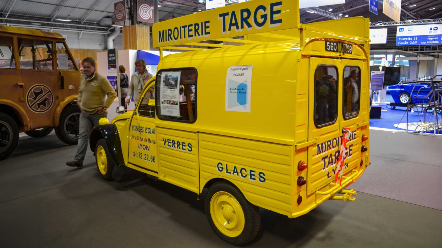 Citroen-2CV-van-in-Paris