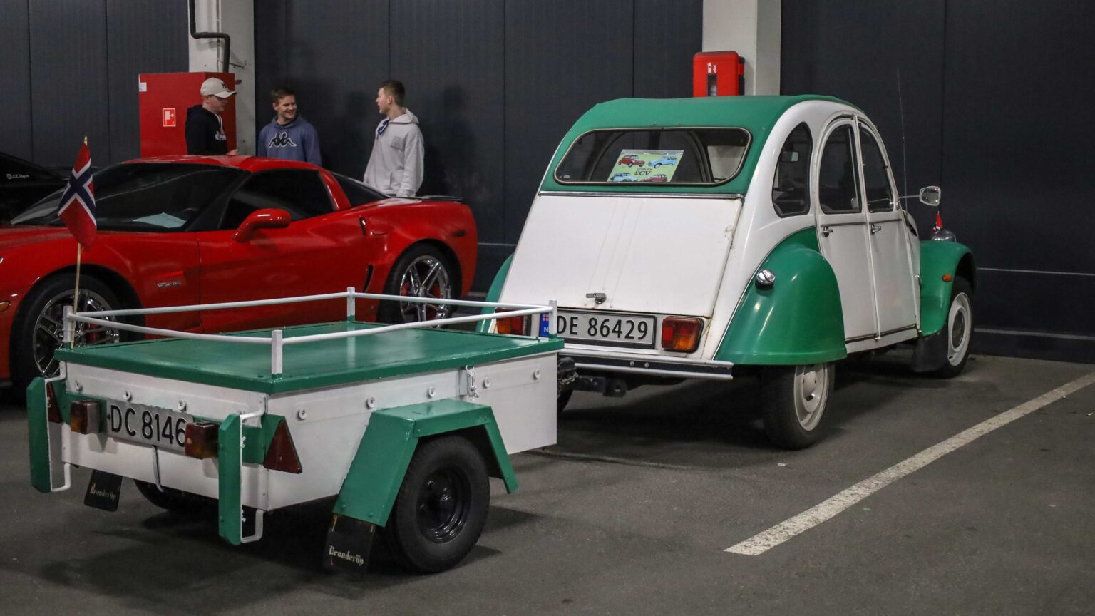 Citroen-2CV-with-trailer