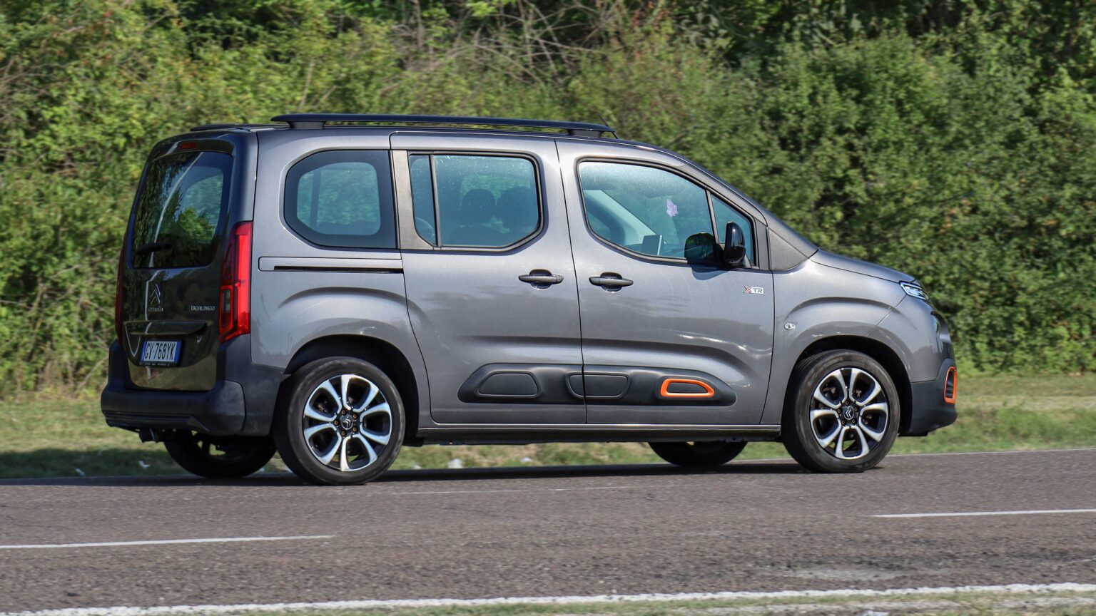Citroen-Berlingo-XTR-driving