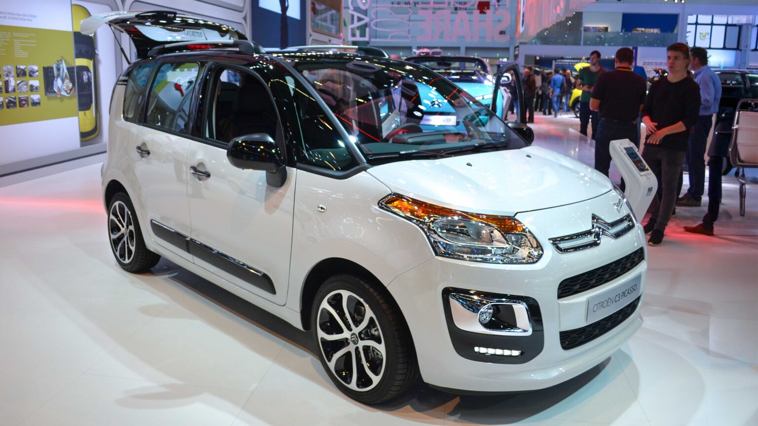 Citroen-C3-Picasso-white