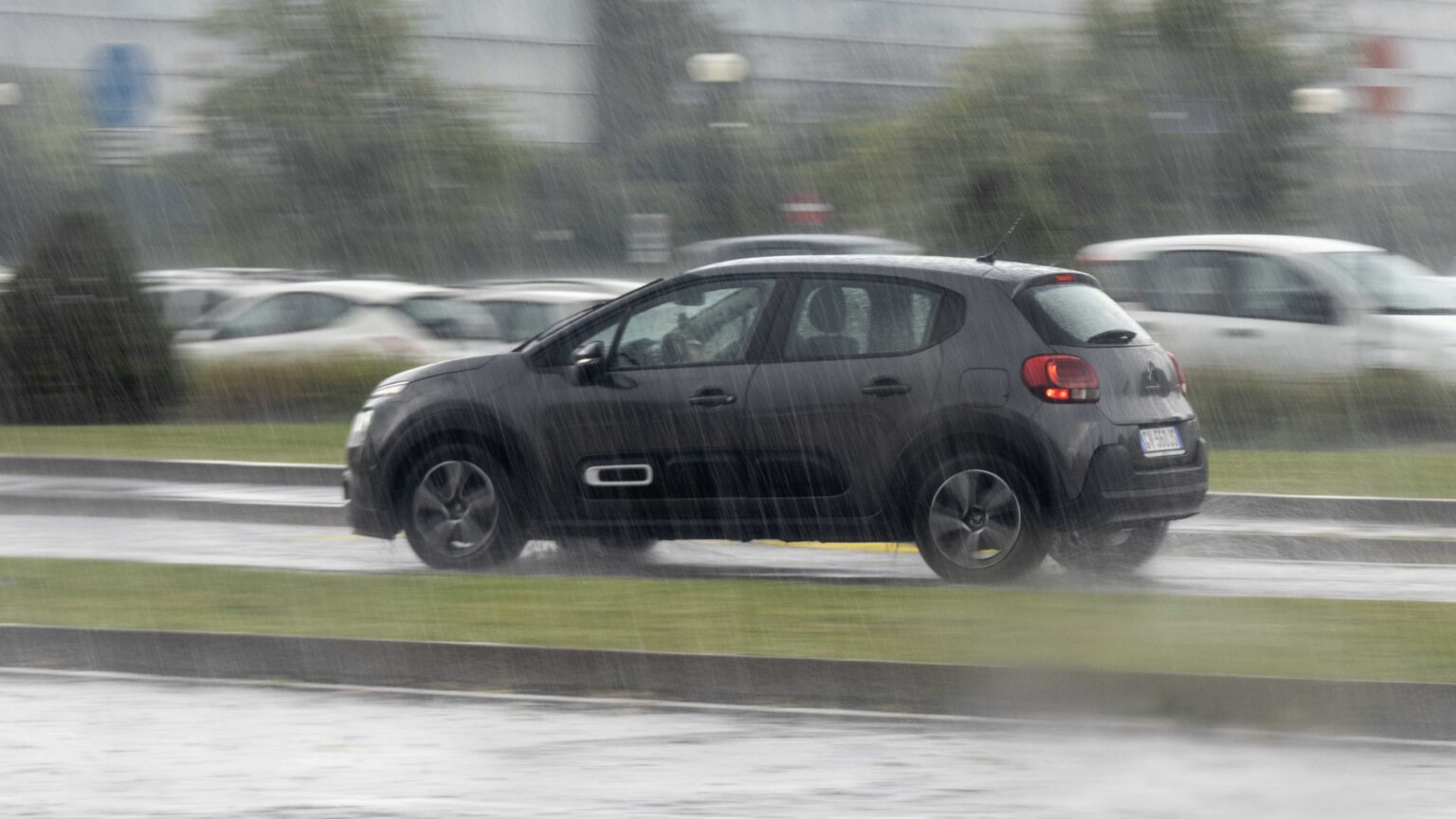 Citroen-C3-in-rain
