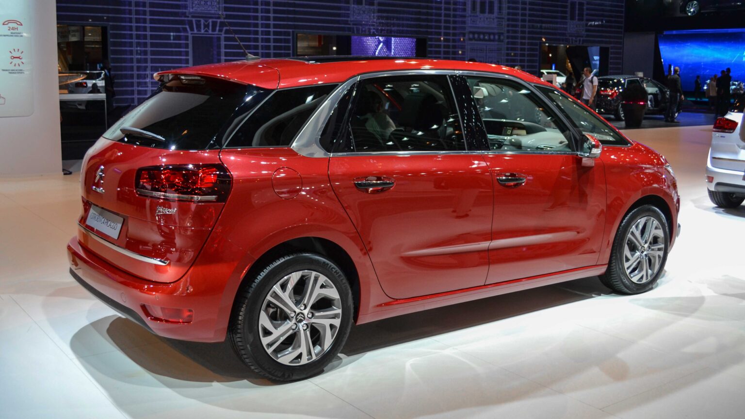 Citroen-C4-Picasso-red