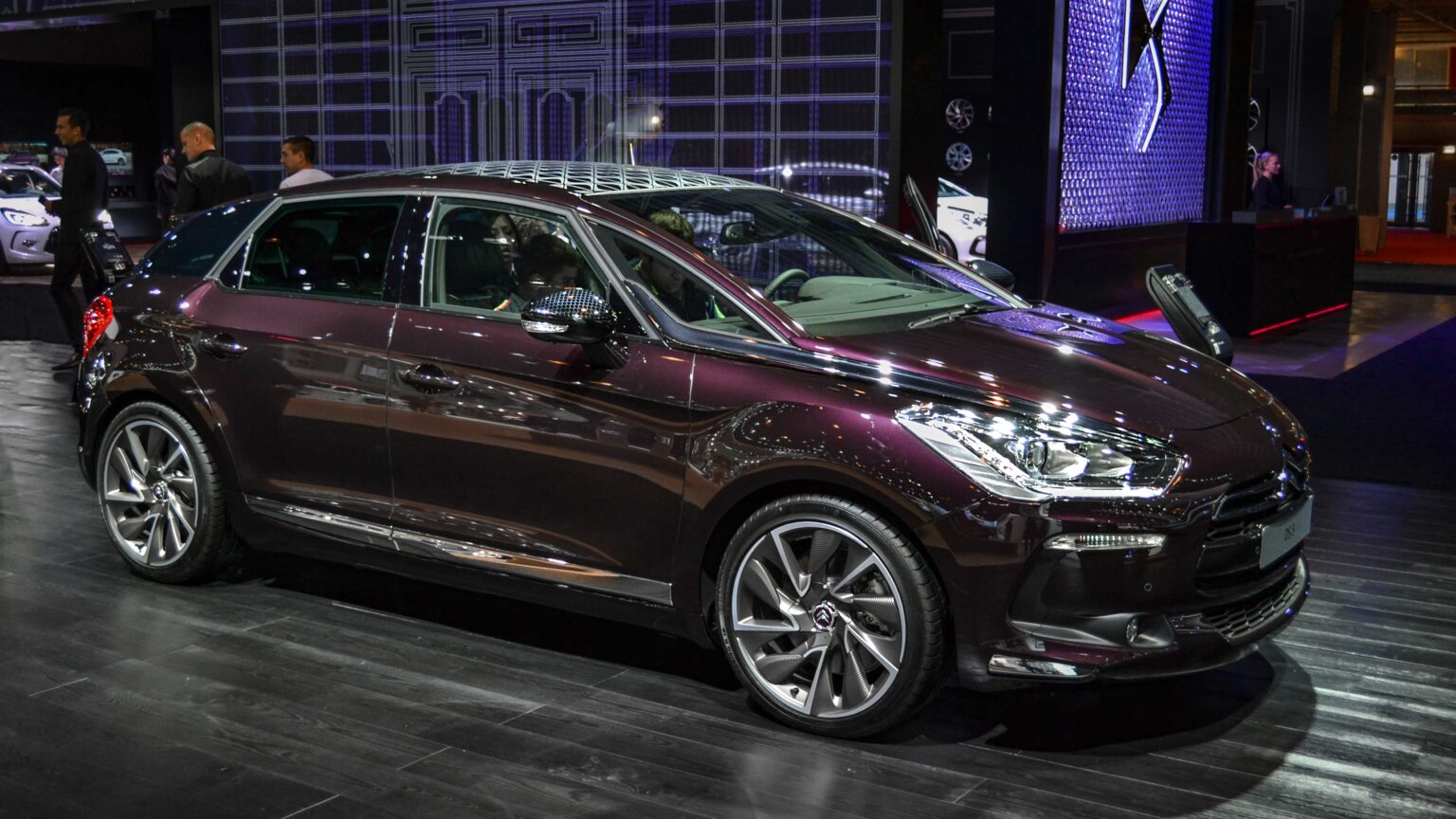 Citroen-DS-5-Maroon-front