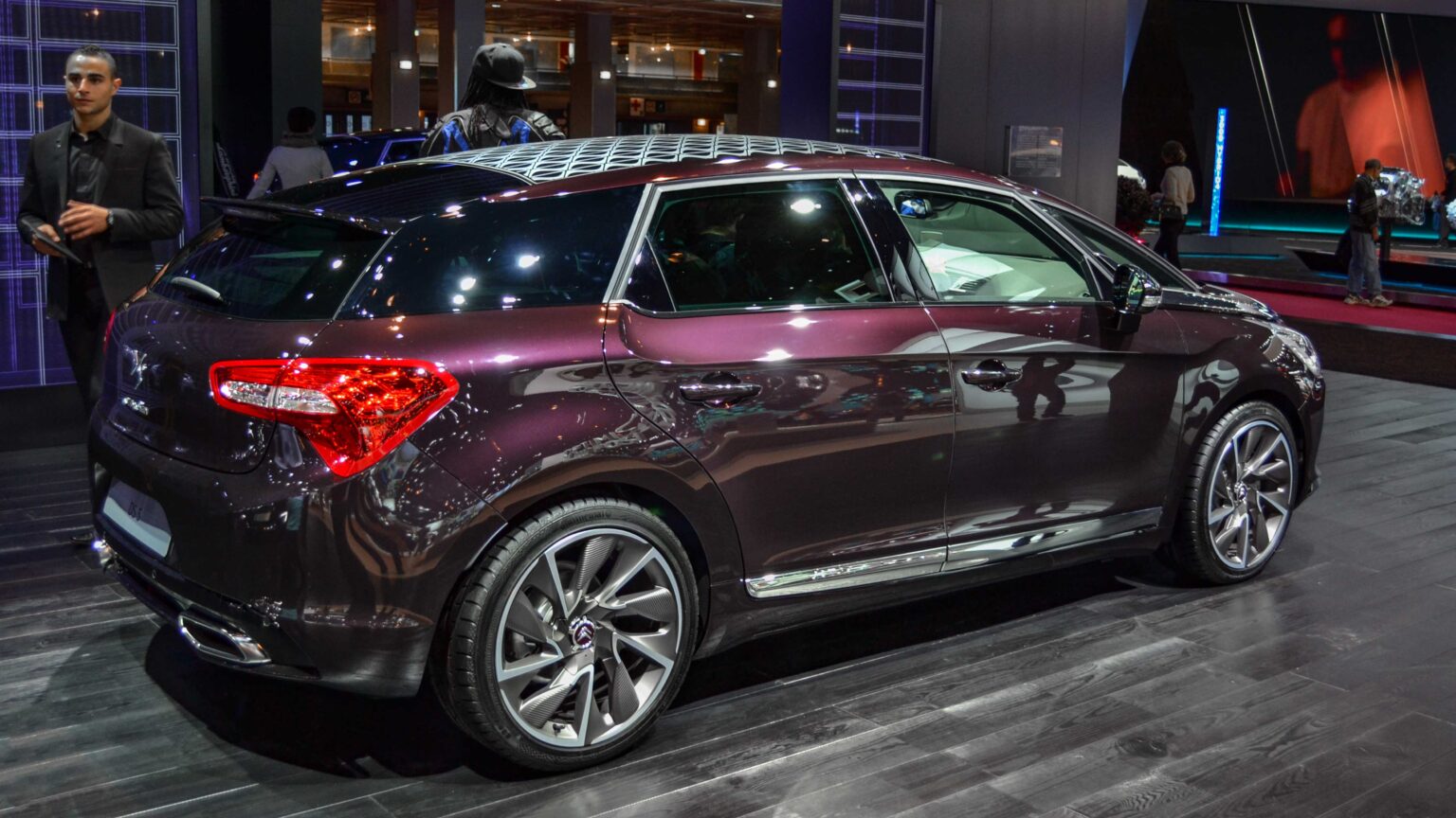 Citroen-DS-5-Maroon-side