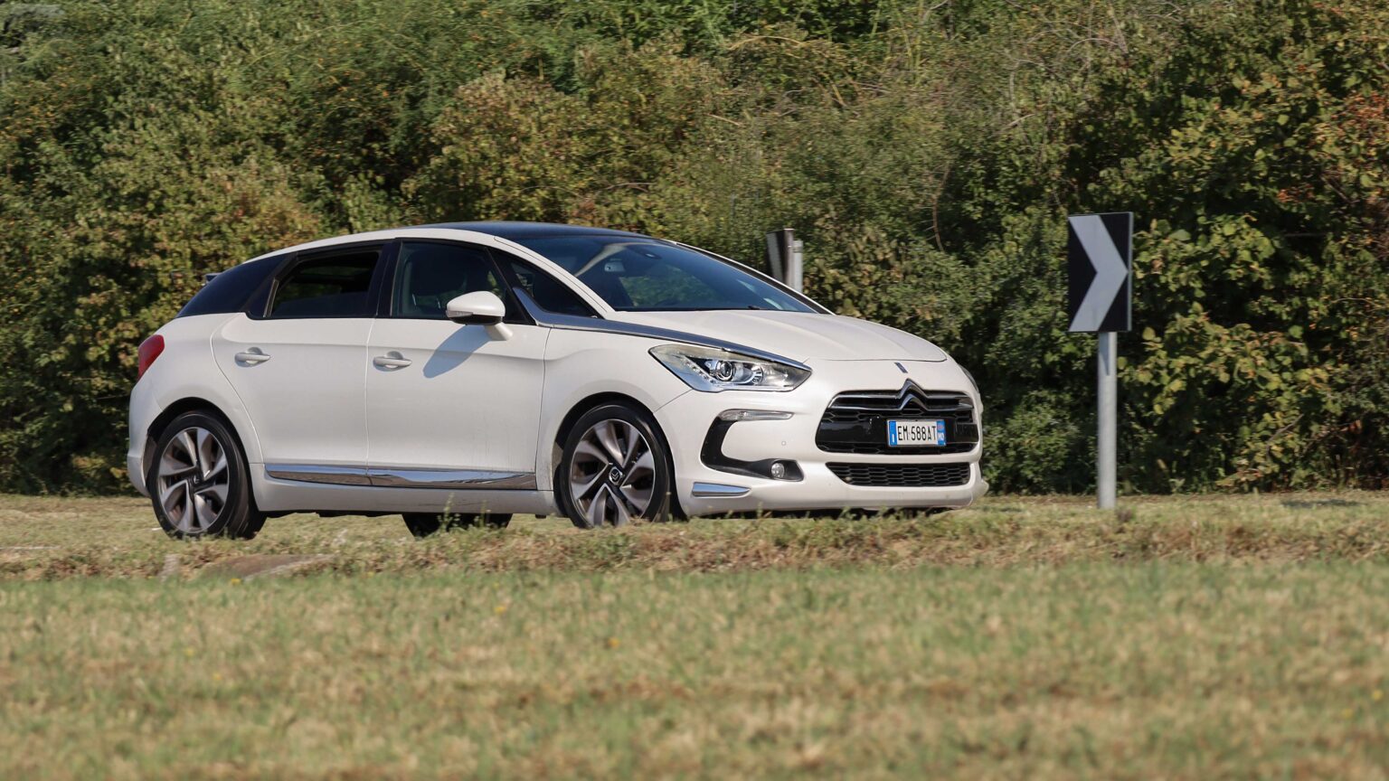 Citroen-DS-5-driving