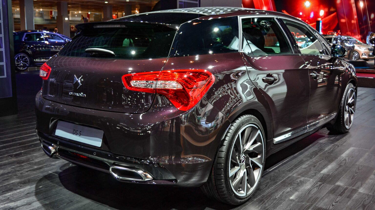 Citroen-DS-5-maroon-rear