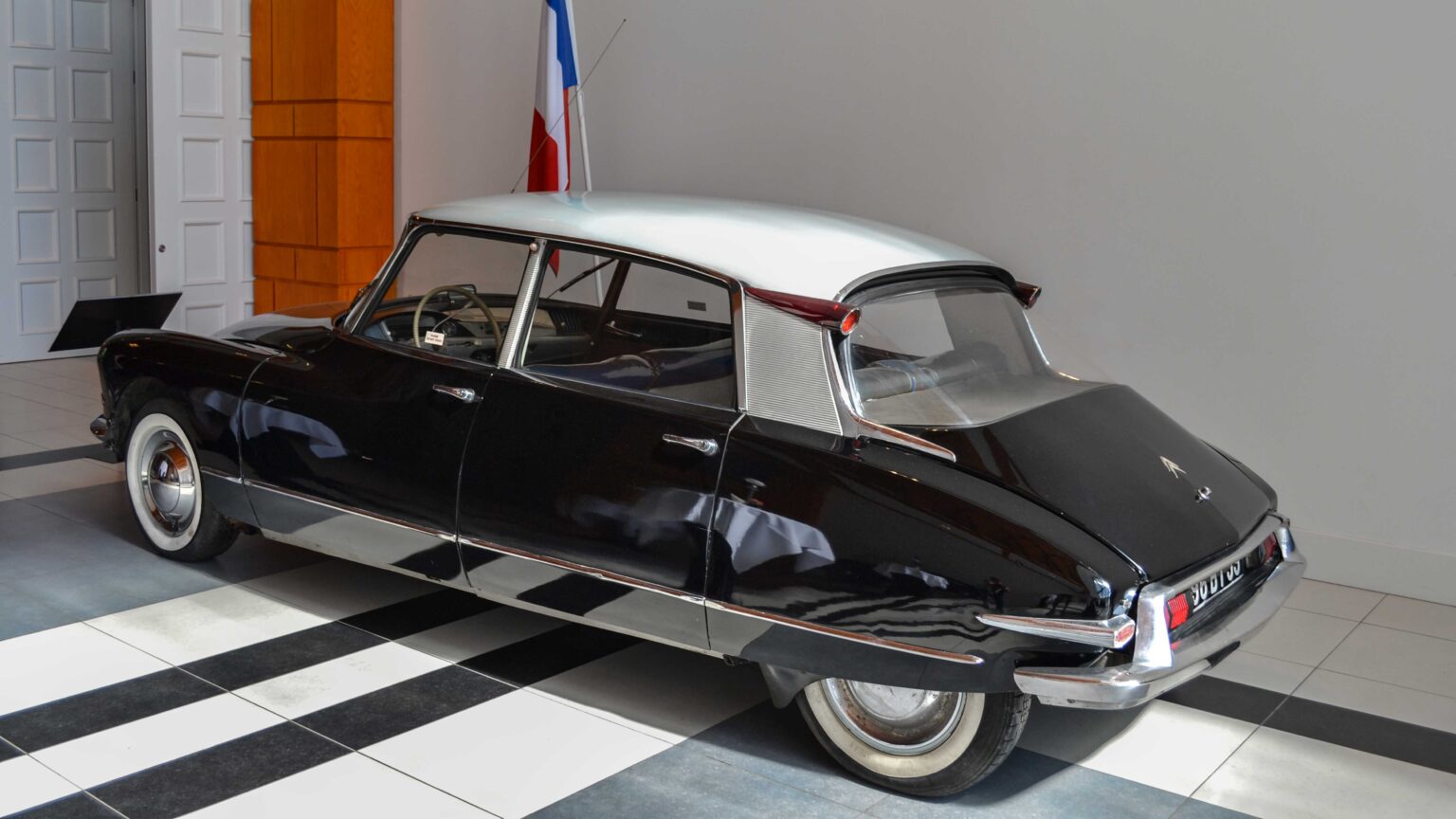 Citroen-DS-at-Louwman-Museum