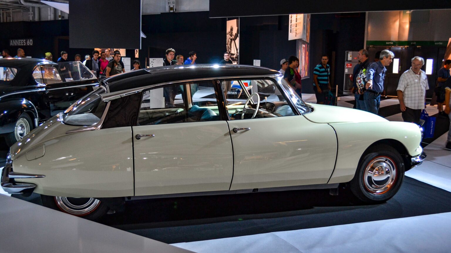 Citroen-DS-white